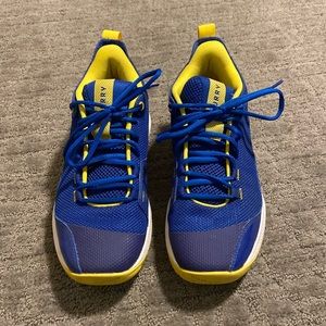 Stephen curry basketball sneakers- great condition!